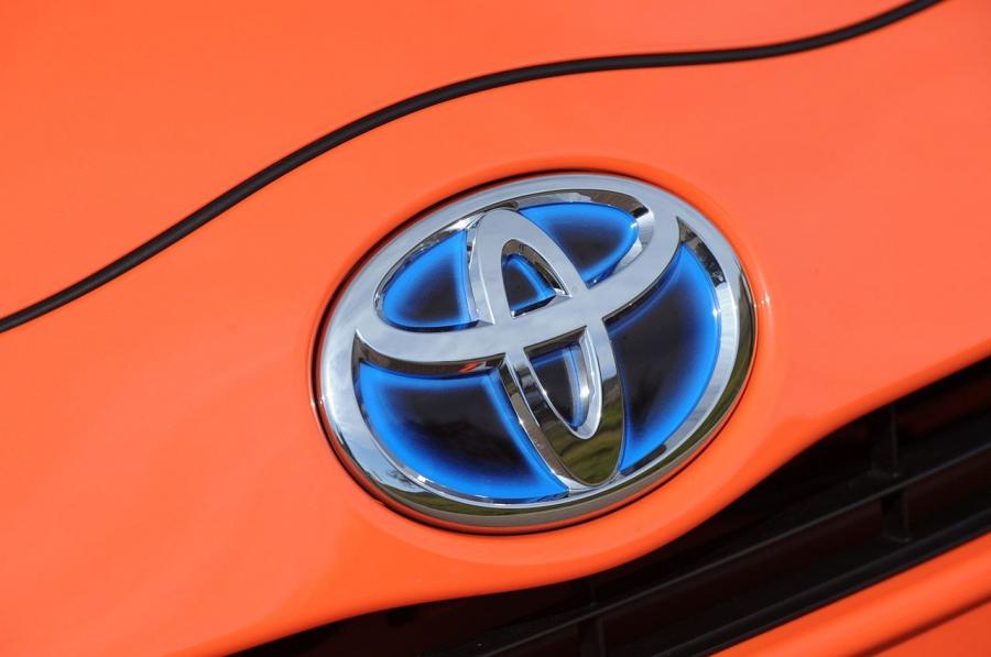  Toyota Prius C 2012 года  (фото 78 из 87)